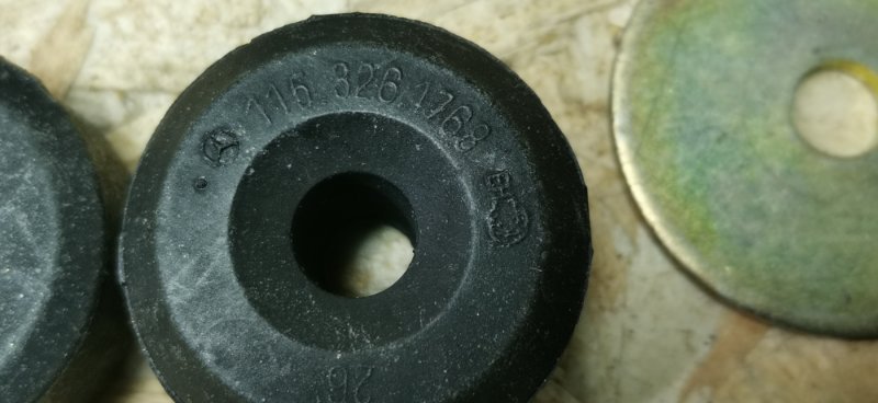 Комплект креплений амортизатора