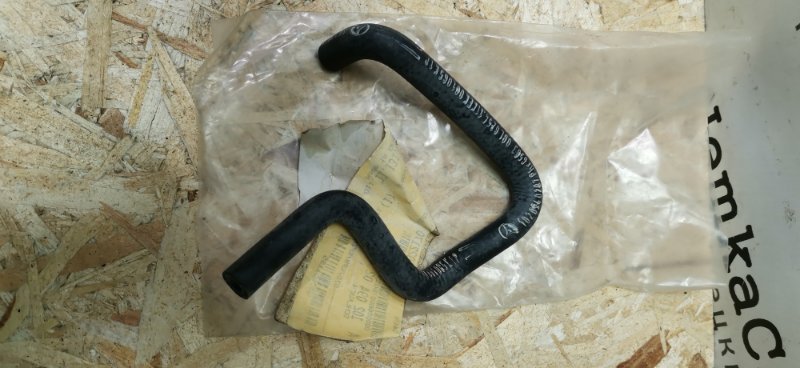 Шланг вентиляции Mercedes E-Class W124