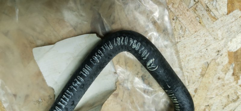 Шланг вентиляции Mercedes E-Class W124