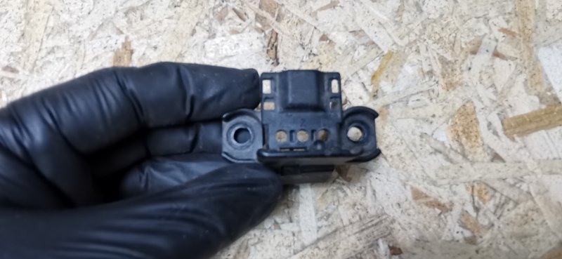 Корпус разъема Mercedes W124 1992