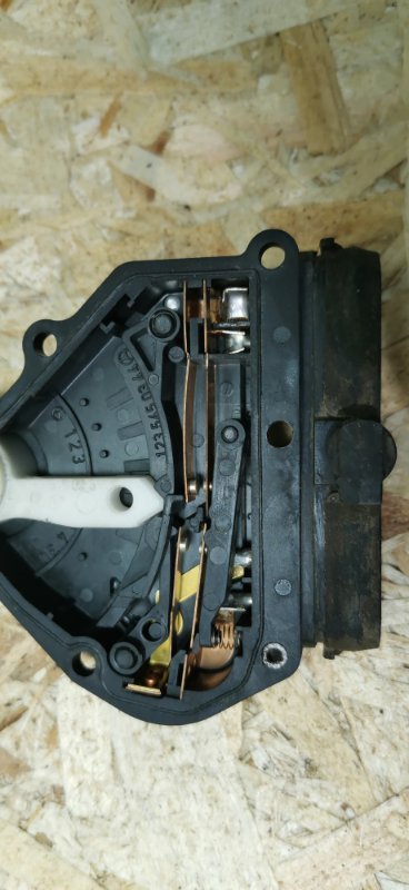 Датчик положения селектора Mercedes W124 1993 300CE