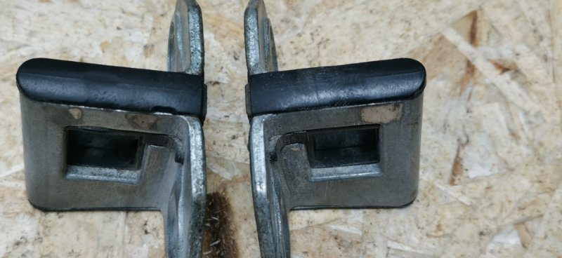 Петля замка двери Mercedes C180 1996 W202