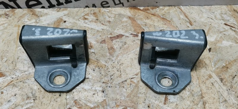 Петля замка двери Mercedes C180 1996 W202