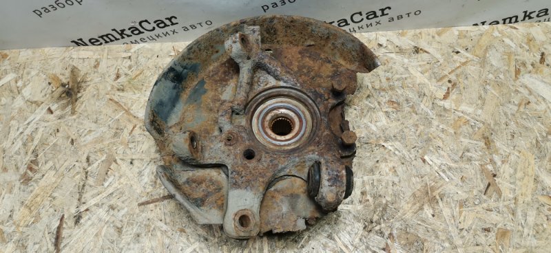 Кулак поворотный Mercedes C180 1996 W202