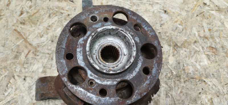 Кулак поворотный Mercedes C180 1996 W202