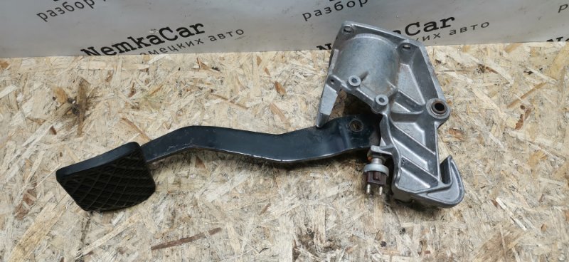 Педаль тормоза Mercedes w123 1980 Седан