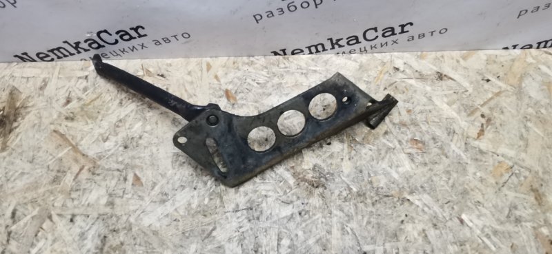 Кронштейн гидроусилителя Mercedes w123 1980 Седан