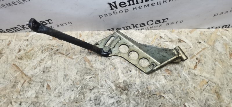 Кронштейн гидроусилителя Mercedes w123 1980 Седан