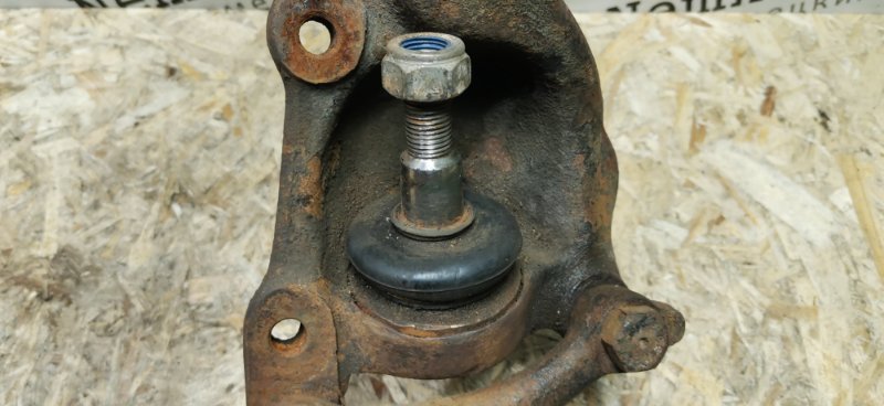 Кулак поворотный Mercedes w123 1980 Седан