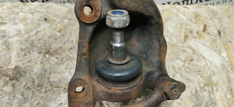 Кулак поворотный Mercedes w123 1980 Седан