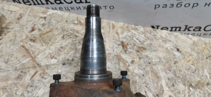 Кулак поворотный Mercedes w123 1980 Седан