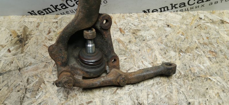 Кулак поворотный Mercedes w123 1980 Седан