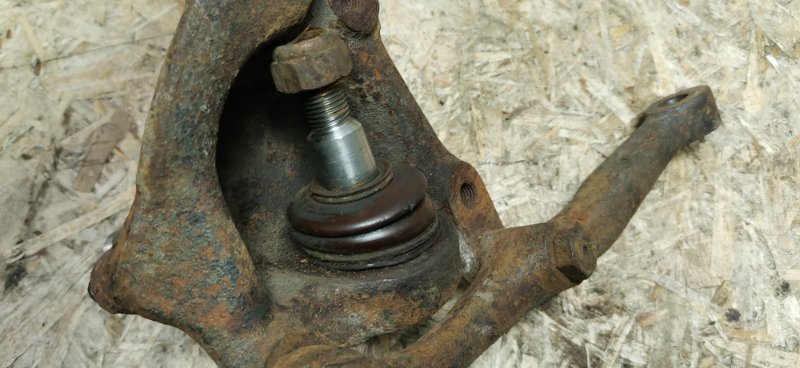 Кулак поворотный Mercedes w123 1980 Седан