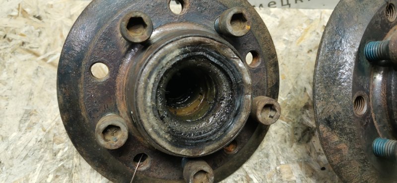 Ступица Mercedes w123 1980 Седан