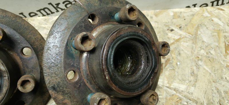 Ступица Mercedes w123 1980 Седан