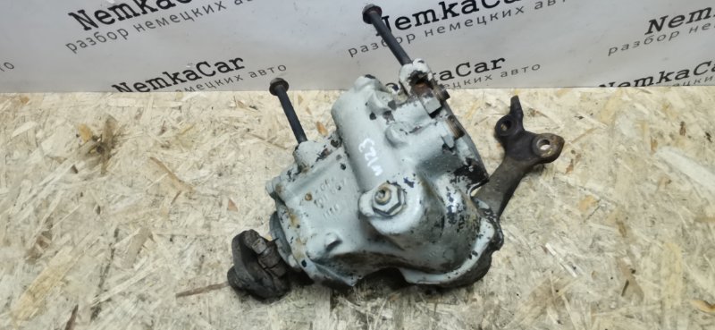 Рулевой редуктор Mercedes w123 1980 Седан