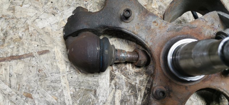 Кулак поворотный Mercedes C180 1996 W202