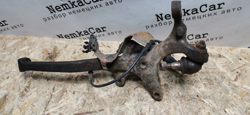 Кулак поворотный Mercedes C180 1996 W202