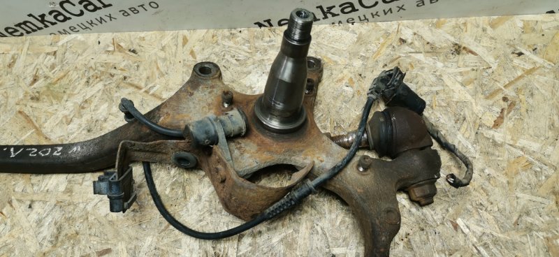 Кулак поворотный Mercedes C180 1996 W202