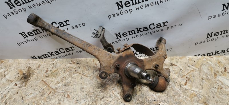 Кулак поворотный Mercedes C180 1996 W202