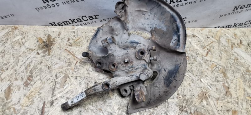 Кулак поворотный Mercedes W124 1992