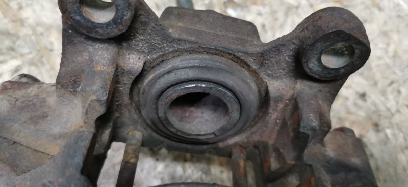 Суппорт тормозной Mercedes W124 1989 E260