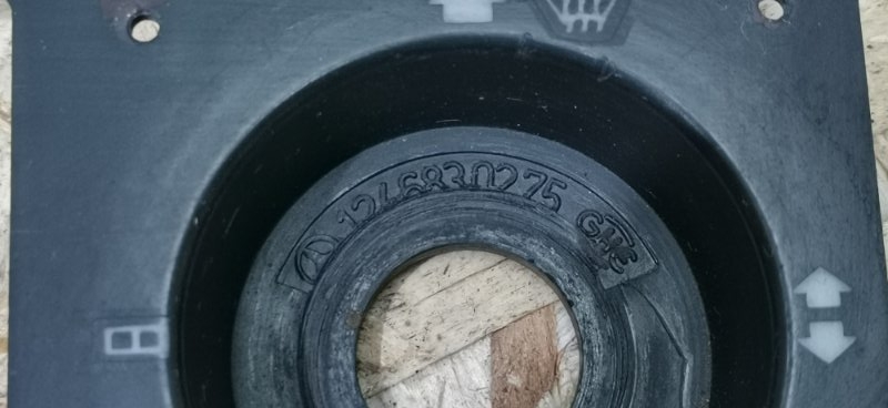 Накладка центральной консоли Mercedes W124 1993 E320