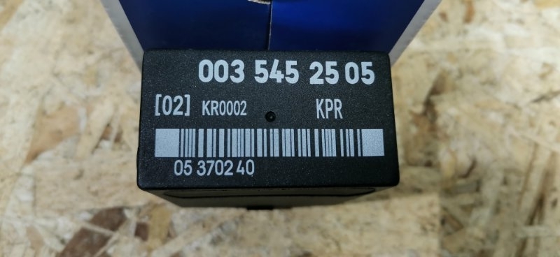 Реле топливного насоса Mercedes S-Klass W126