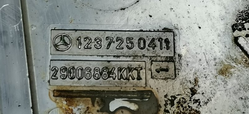 Крышка зеркала Mercedes w123 1980 Седан