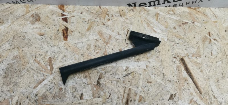 Водосток Mercedes w123 1980 Седан