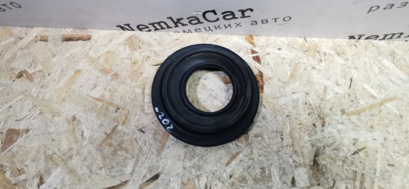 Уплотнитель заливной горловины Mercedes C180 1996 W202