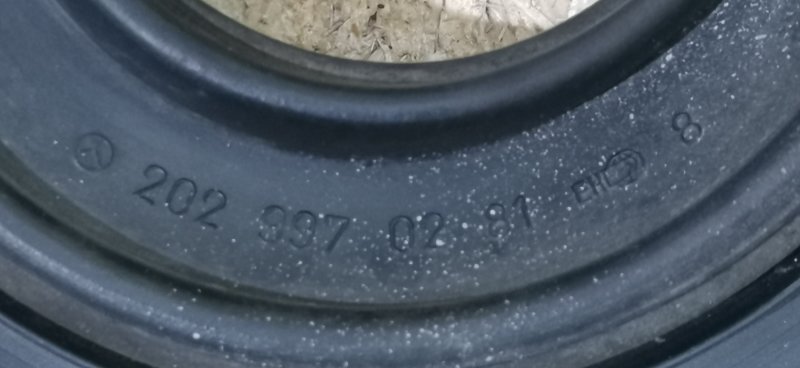 Уплотнитель заливной горловины Mercedes C180 1996 W202