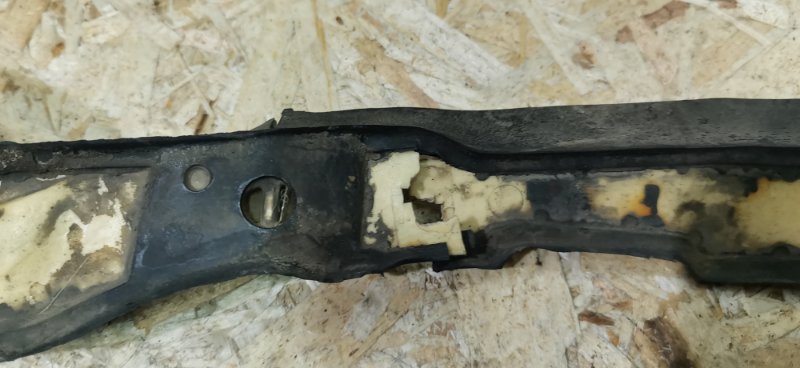 Уплотнитель капота Mercedes W124 1993 E320