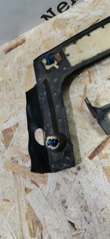 Уплотнитель капота Mercedes W124 1993 E320