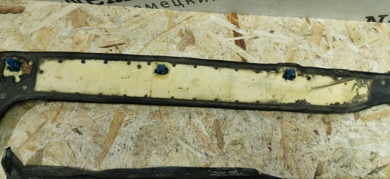 Уплотнитель капота Mercedes W124 1993 E320