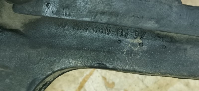 Уплотнитель капота Mercedes W124 1993 E320