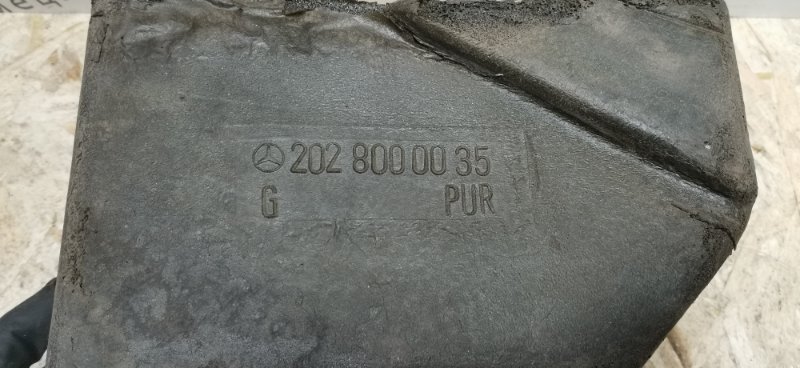 Кожух вакуумного насоса Mercedes C180 1996 W202