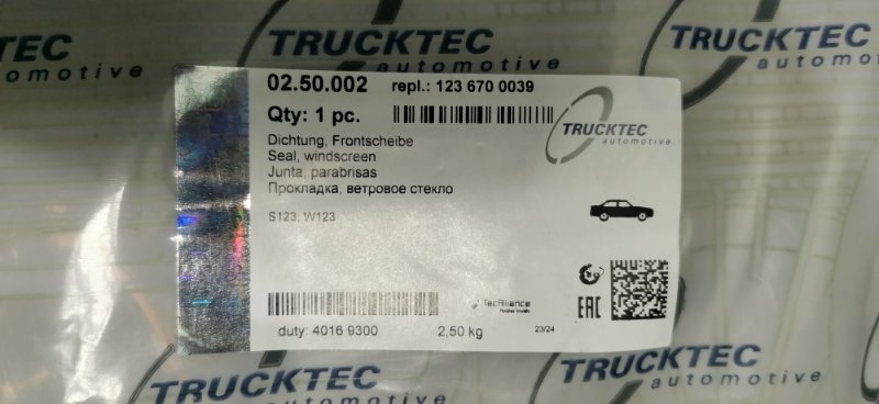 Уплотнитель лобового стекла Mercedes W123 Седан