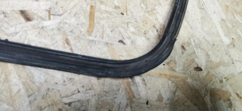 Уплотнение люка Mercedes W124 1994 Седан