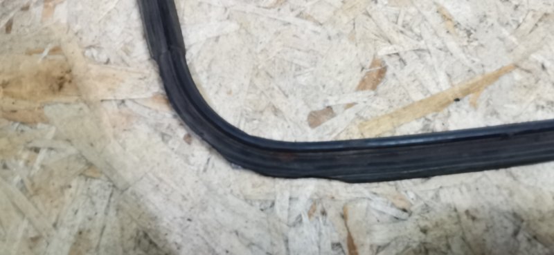 Уплотнение люка Mercedes W124 1994 Седан