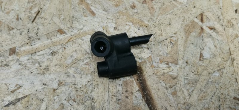 Тройник вентиляции картерных газов Mercedes E-Class W210