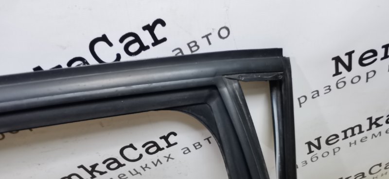 Уплотнитель стекла двери BMW 3-Series E90 2006