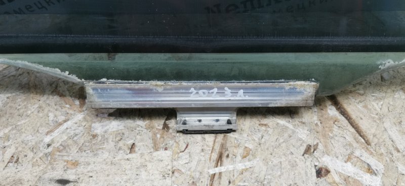 Стекло двери Mercedes C180 1996 W202