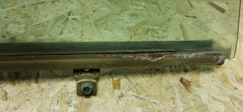 Стекло двери Mercedes w123 1980 Седан