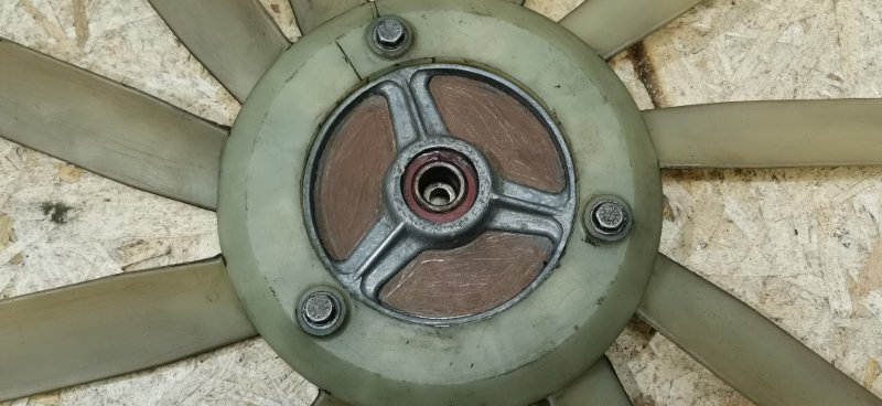 Крыльчатка вентилятора Mercedes W126 1980