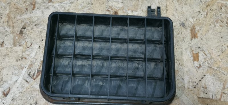 Решетка вентиляции салона Mercedes C180 1996 W202