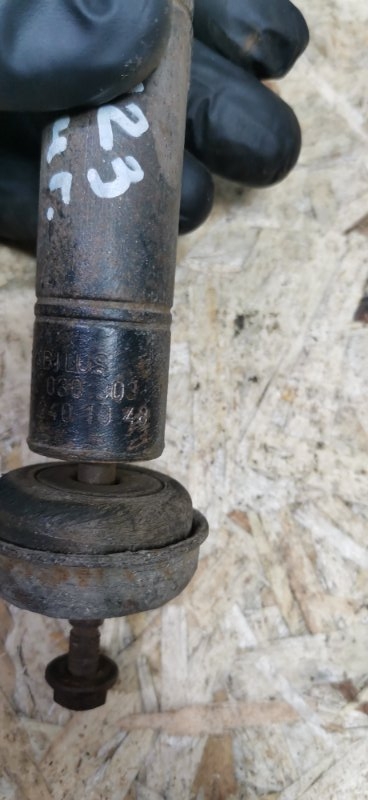 Амортизатор двигателя Mercedes w123 1980 Седан