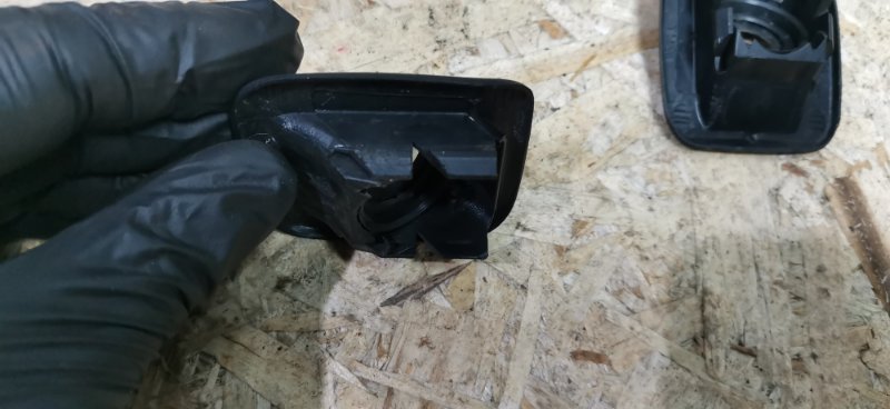 Заглушка полки Mercedes W124 1993 250D