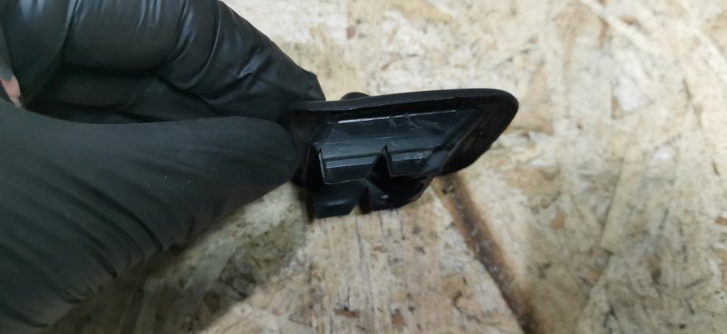 Заглушка полки Mercedes W124 1993 250D