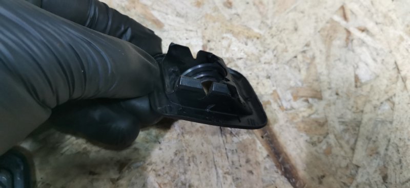 Заглушка полки Mercedes W124 1993 250D